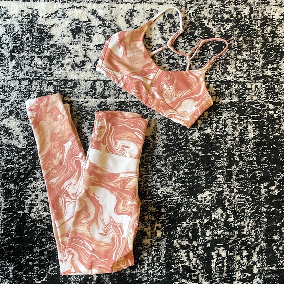 BEACH RIOT Sport Riot Brick Dust Marble Full Length Leggings & Sports Bra - Picture 7 of 9